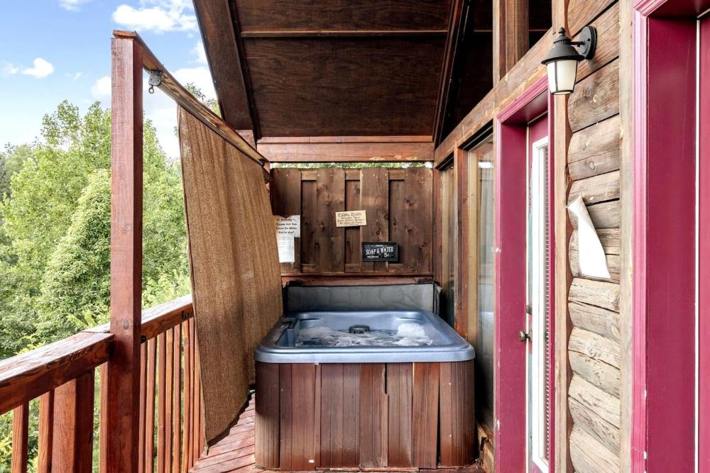 Romantic Smoky Escape Private Hot Tub & Views